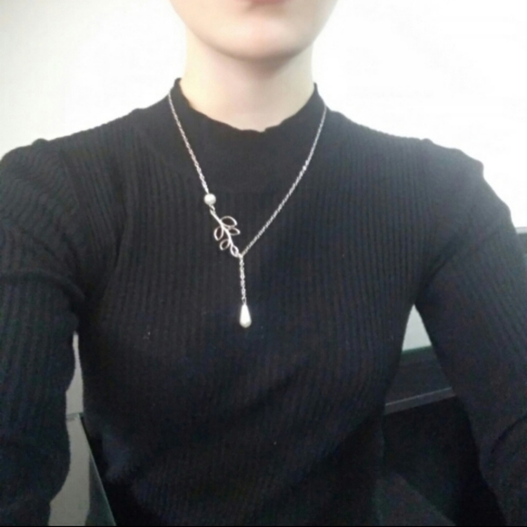 Adjustable Leaf and Double Pearl Necklace - Picture 3 of 4